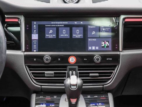 Used 2024 Porsche Macan image 15