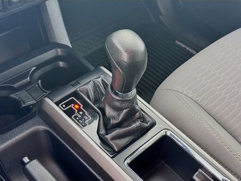 Used 2019 Toyota Tacoma SR5 AWD/4WD image 14