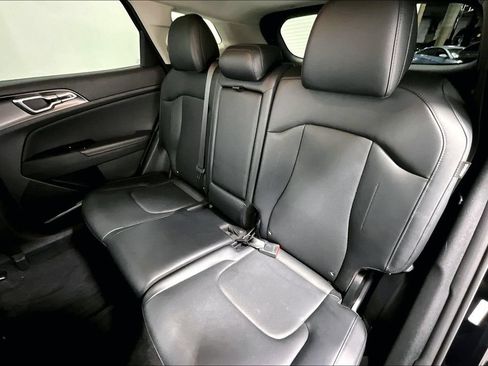 Used 2024 Kia Sportage EX FWD image 30