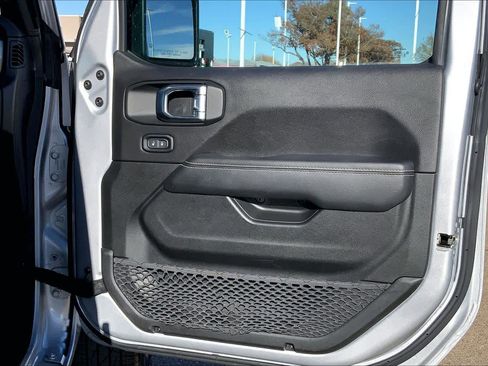 Used 2023 Jeep Gladiator Overland image 22