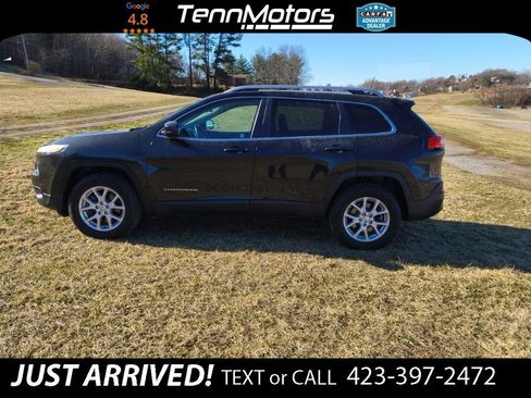 Used 2016 Jeep Cherokee Latitude w/ Cold Weather Group image 8