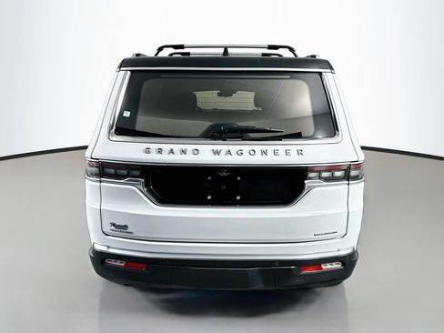 Used 2022 Jeep Grand Wagoneer Series III w/ HD Trailer Tow Package AWD/4WD image 6