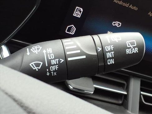 Used 2025 Chevrolet Trax RS image 19