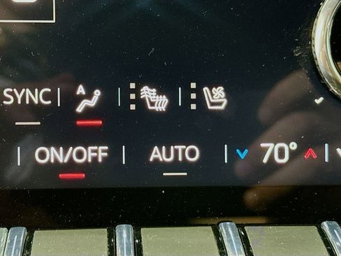 Used 2025 GMC Yukon XL Denali AWD/4WD image 22