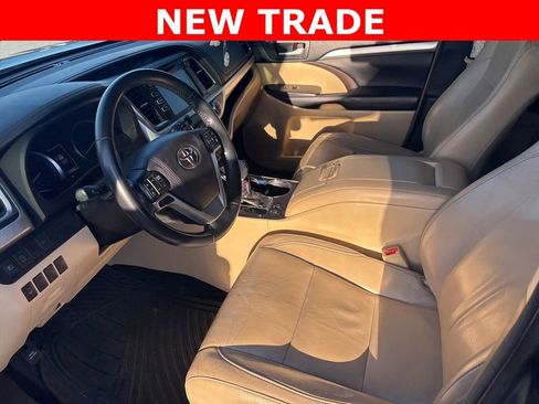 Used 2018 Toyota Highlander XLE image 4