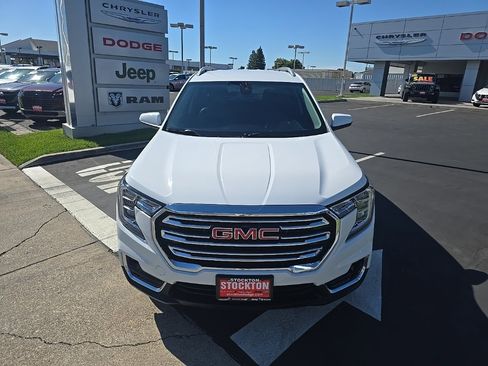 Used 2024 GMC Terrain SLT image 22