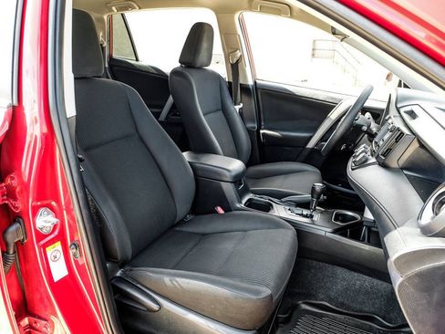 Used 2017 Toyota RAV4 LE FWD image 32