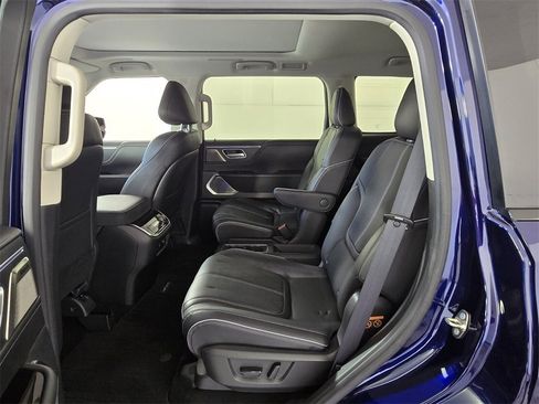 Used 2025 INFINITI QX80 Sensory image 8