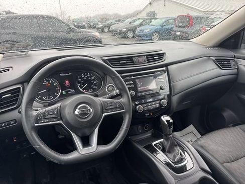 Used 2017 Nissan Rogue SV w/ Midnight Edition Package image 12