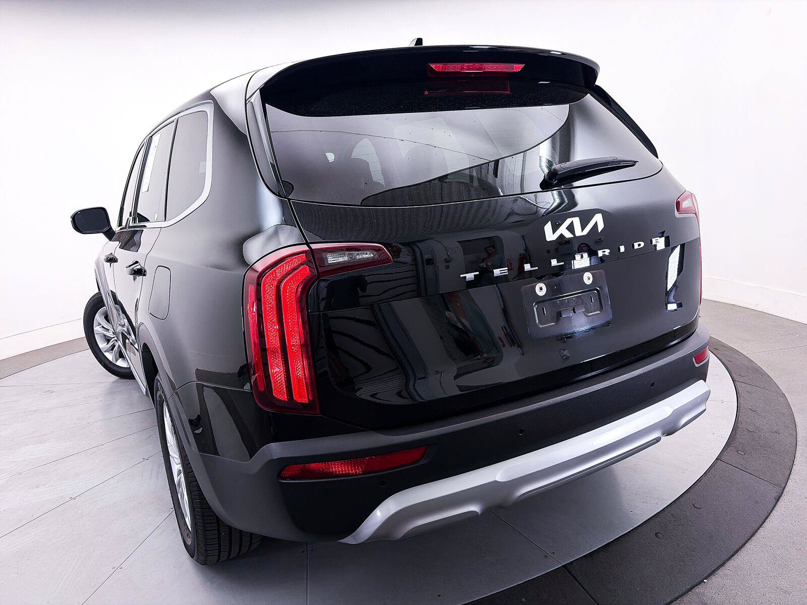 Used 2022 Kia Telluride LX FWD image 4