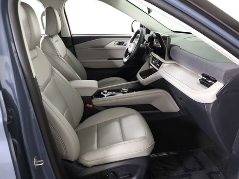 Used 2025 Ford Explorer Active w/ Active Comfort Package AWD/4WD image 29