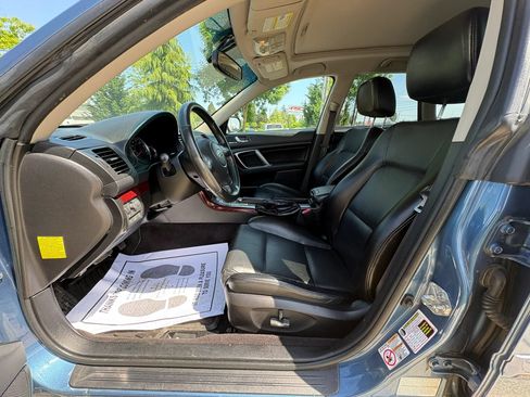 Used 2009 Subaru Outback 2.5i Limited AWD/4WD image 9