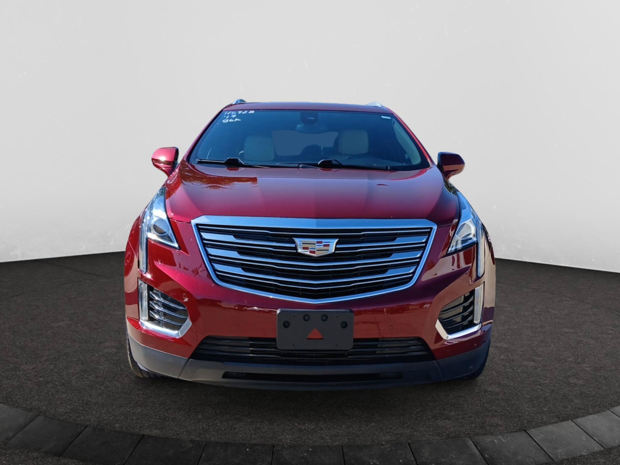 Used 2017 Cadillac XT5 Luxury w/ Driver Awareness Package FWD image 2