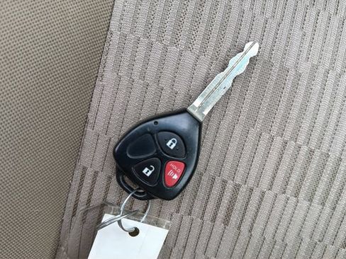 Used 2011 Toyota RAV4 4WD w/ Base L4 Extra Value Pkg image 25