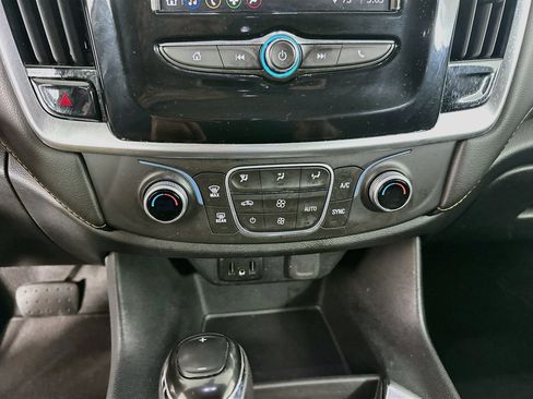Used 2020 Chevrolet Traverse LS FWD image 22