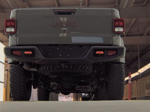 Used 2022 Jeep Gladiator Mojave w/ Cold Weather Group image 9