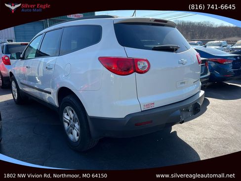 Used 2011 Chevrolet Traverse LS image 3