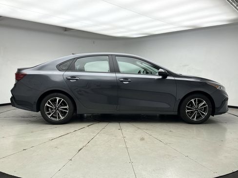Used 2023 Kia Forte LXS w/ LXS Technology Package FWD image 6