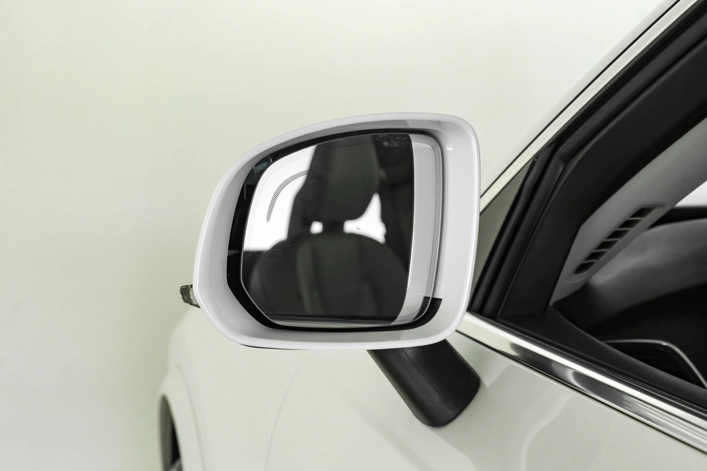 Used 2020 Volvo XC90 T5 Momentum w/ Protection Package Premier FWD image 32