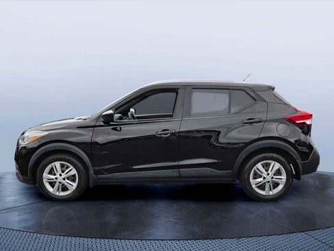 Used 2019 Nissan Kicks S FWD image 3