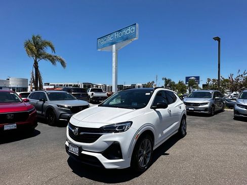Used 2020 Buick Encore GX Essence w/ Advanced Technology Package FWD image 2