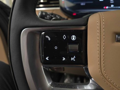 New 2025 Land Rover Range Rover Long Wheelbase SE image 30