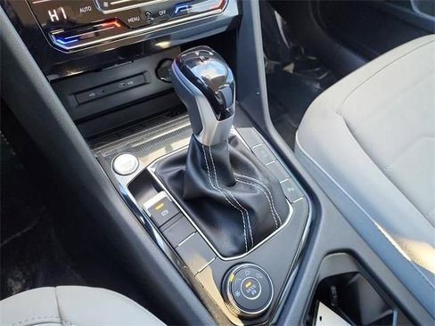 New 2026 Volkswagen Taos SE image 22