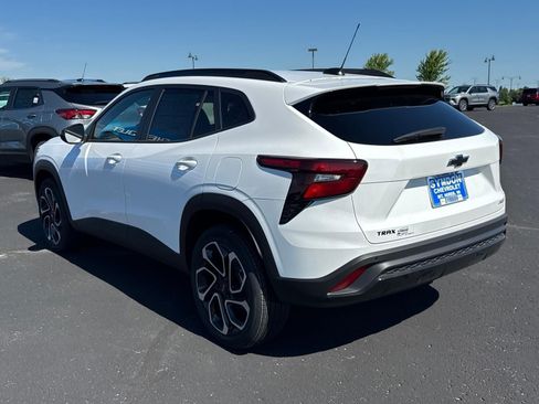 New 2026 Chevrolet Trax RS w/ Driver Confidence Package FWD image 3