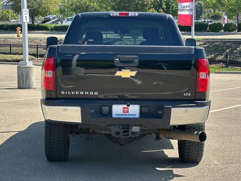 Used 2011 Chevrolet Silverado 2500 LTZ w/ LTZ Plus Package image 5