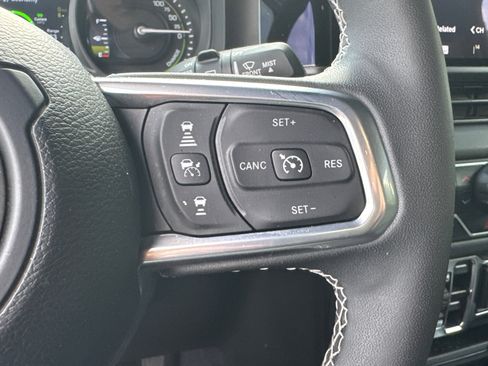 Used 2025 Jeep Wrangler Unlimited Sahara w/ Safety Group AWD/4WD image 31