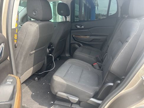 Used 2023 GMC Acadia SLE FWD image 8