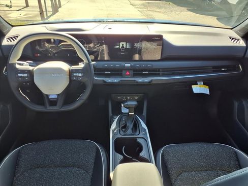 New 2025 Kia K4 GT-Line w/ GT-Line Sunroof Package image 3