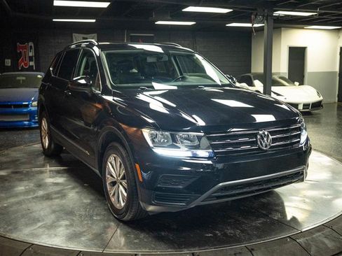 Used 2018 Volkswagen Tiguan SE w/ Panoramic Sunroof Package FWD image 5