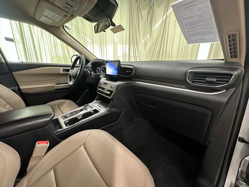 Used 2020 Ford Explorer XLT w/ Equipment Group 202A image 17