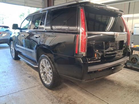 Used 2017 Cadillac Escalade Luxury RWD image 5