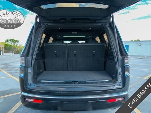 Used 2022 Jeep Grand Wagoneer Series III w/ Rear Seat Video Group 1 AWD/4WD image 5