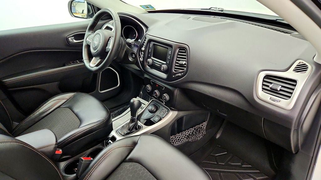 Used 2018 Jeep Compass Latitude AWD/4WD image 22