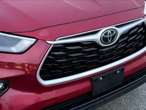 Used 2023 Toyota Highlander XLE image 28