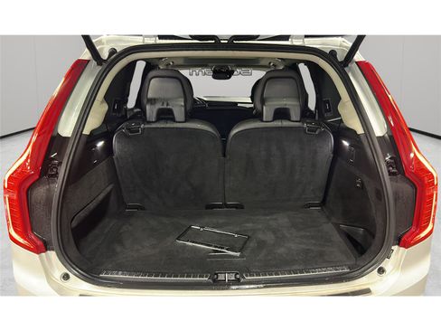 Used 2020 Volvo XC90 T6 Momentum AWD/4WD image 12