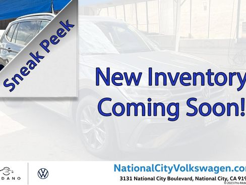 Used 2023 Volkswagen Tiguan SE w/ Panoramic Sunroof Package FWD image 1