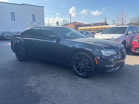 Used 2019 Chrysler 300 S AWD/4WD image 6