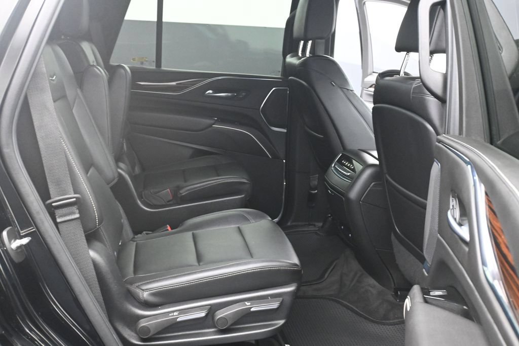 Used 2022 Cadillac Escalade Luxury w/ LPO, Illumination Package AWD/4WD image 12