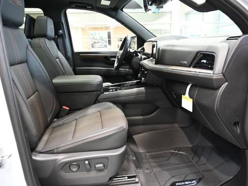 New 2026 Chevrolet Suburban High Country AWD/4WD image 12