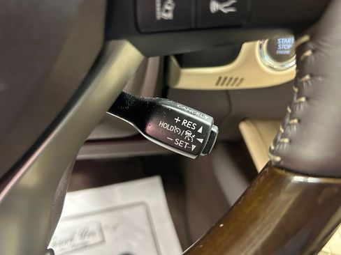 Used 2016 Lexus ES 350 w/ Luxury Package w/Wood Trim FWD image 11