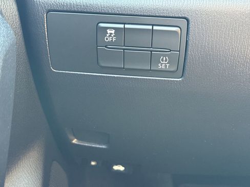 Used 2018 MAZDA MAZDA3 Grand Touring image 32