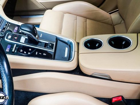 Used 2018 Porsche Panamera RWD image 20