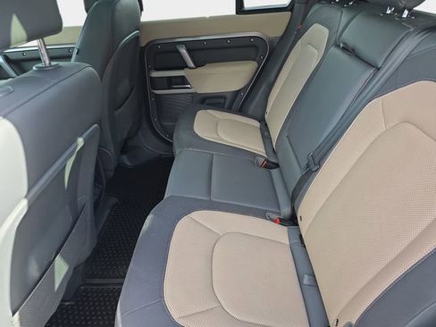 Used 2023 Land Rover Defender 110 X-Dynamic SE image 13