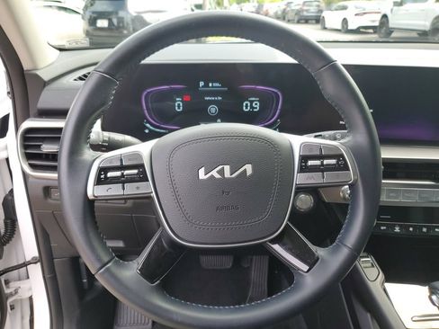 Used 2025 Kia Telluride S FWD image 21