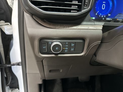 Used 2020 Ford Explorer Platinum w/ Premium Technology Package image 38