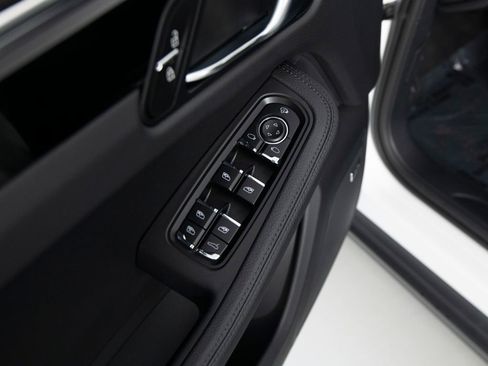 Certified 2025 Porsche Macan image 21